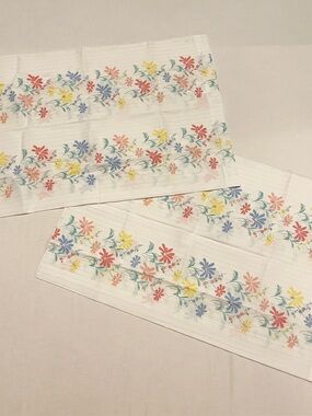 Vintage Dan River Kismet Flower Field Pillowcases Standard Pair Made in USA